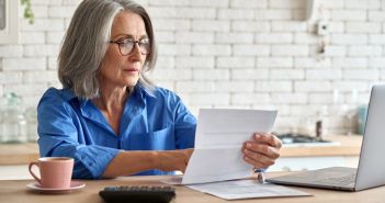 BGH stoppt einseitige Anpassung des Rentenfaktors in Riesterverträgen (Foto: AdobeStock - insta_photos - 427525558)