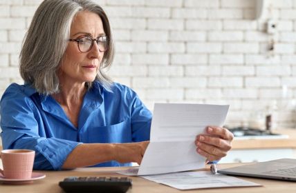 BGH stoppt einseitige Anpassung des Rentenfaktors in Riesterverträgen (Foto: AdobeStock - insta_photos - 427525558)